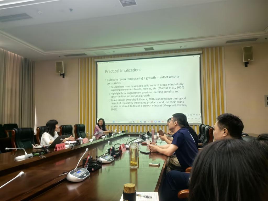 公司邀请纽约城市大学商公司曾宪芳教授作学术报告